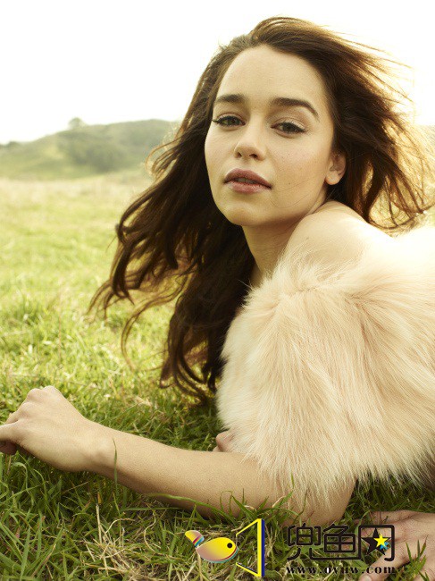 NO1 Emilia Clarke Emilia ClarkeӢ(gu)һλŮ݆T198751С(qun)Α򡷺͡c֮衷